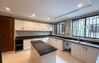 5 Bed Townhouse with En Suite in Lavington - 3