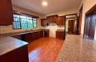 5 Bed House with En Suite in Nyari - 8