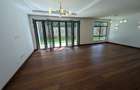 4 Bed Apartment with En Suite in Rosslyn - 1