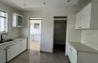 4 Bed Apartment in Riverside - 5