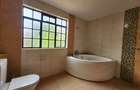 5 Bed House with En Suite in Lavington - 9
