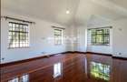 4 Bed Villa with En Suite in Westlands Area - 11