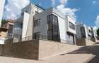 5 Bed Townhouse with En Suite at Lavington - 1