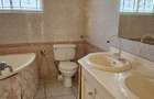 4 Bed House with En Suite at Hr93 - 15