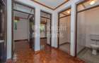 10 Bed House with Garden at Rosslyn Lone Tree - 10