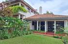 5 Bed House with En Suite at Close To Un - 1