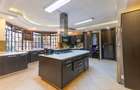 5 Bed House with En Suite in Ridgeways - 6
