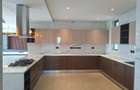 3 Bed Apartment with En Suite in Riverside - 11