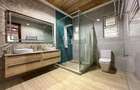 5 Bed House with En Suite in Rosslyn - 5