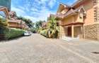 5 Bed Townhouse with En Suite at Lavington - 1