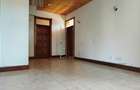 5 Bed House with En Suite in Rosslyn - 10