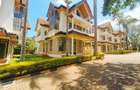 5 Bed House with En Suite in Lavington - 2