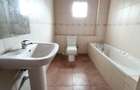 5 Bed House with En Suite in Rosslyn - 16