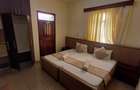 Serviced 2 Bed Apartment with En Suite at Links Road - 14