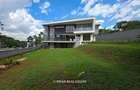 5 Bed House with Garden in Nyari - 1