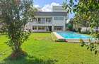 5 Bed House with En Suite in Runda - 1