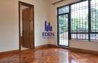 5 Bed Townhouse with En Suite in Loresho - 14