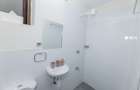 Serviced 1 Bed Apartment with En Suite in Garden Estate - 5