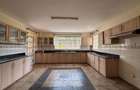 4 Bed House with En Suite in Rosslyn - 6