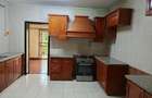 5 Bed Townhouse with En Suite in Lavington - 4