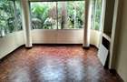 6 Bed House with En Suite in Lavington - 2