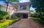 4 Bed House with En Suite in Lavington - 2