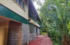5 Bed House with En Suite at Lavington - 2
