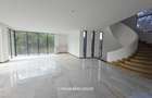5 Bed House with Garden in Nyari - 17