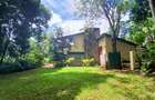 5 Bed House with En Suite at Lavington - 1