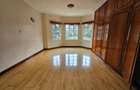 5 Bed Townhouse with En Suite at Lavington - 17