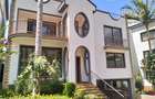 5 Bed Townhouse with En Suite in Brookside - 1
