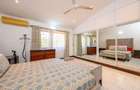 6 Bed House with En Suite at Greenwood Drive - 8
