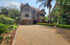 5 Bed House with En Suite in Lavington - 2