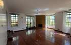 5 Bed Townhouse with En Suite in Lavington - 4