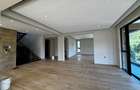 6 Bed House with En Suite in Nyari - 17