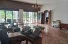 5 Bed House with En Suite in Lavington - 3