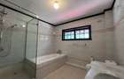 4 Bed Townhouse with En Suite at Riverside Dr - 7