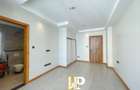 4 Bed Apartment with En Suite in Spring Valley - 8