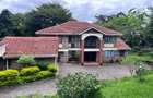 5 Bed House with En Suite in Lavington - 2