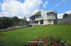 5 Bed House with Garden in Nyari - 1