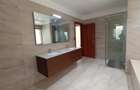 5 Bed Townhouse with En Suite in Lavington - 4