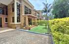5 Bed Townhouse with En Suite at Lavington Green - 4