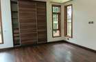 6 Bed House with En Suite in Kyuna - 10