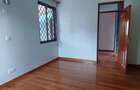 5 Bed Townhouse with En Suite at Lavington - 3