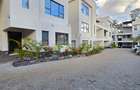 5 Bed Townhouse with En Suite in Lavington - 3