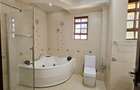 5 Bed House with En Suite in Runda - 16
