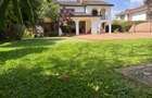 4 Bed House with En Suite at Mountain View - 1
