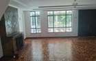5 Bed House with En Suite at Garden Estate - 8