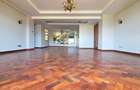 4 Bed Apartment with En Suite at Riverside Drive - 10