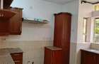 5 Bed House with En Suite in Rosslyn - 6